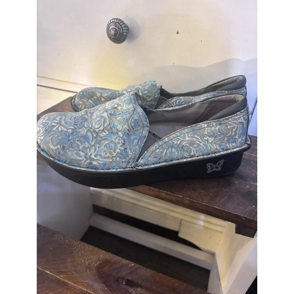 Alegria Debra Casual Friday Embossed Blue Womens Size 7 Casual Slip On‎ Shoes